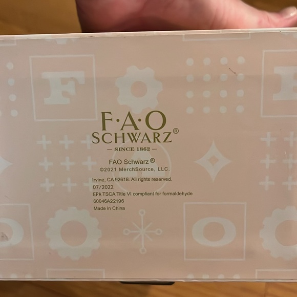 Little girl jewelry box. FAO Schwarz pink accessory jewelry box - Picture 6 of 6